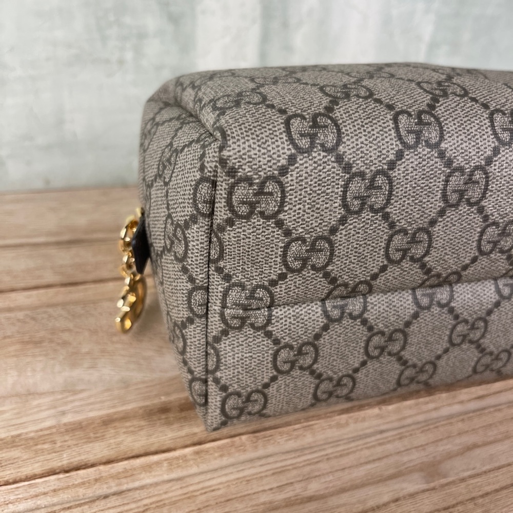 GUCCI GG SUPREME COSMETIC BAG - Picture 8 of 12